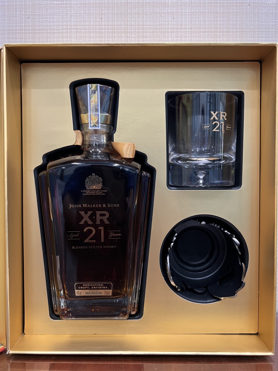 Johnnie Walker XR 21 Năm - Hộp Quà Tết 2023