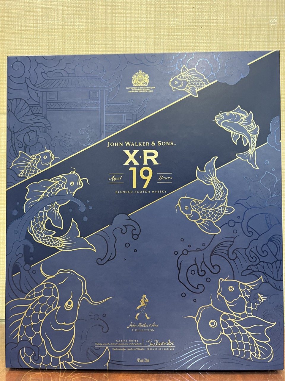 Johnnie Walker XR 19 Năm - Hộp Quà Tết 2023