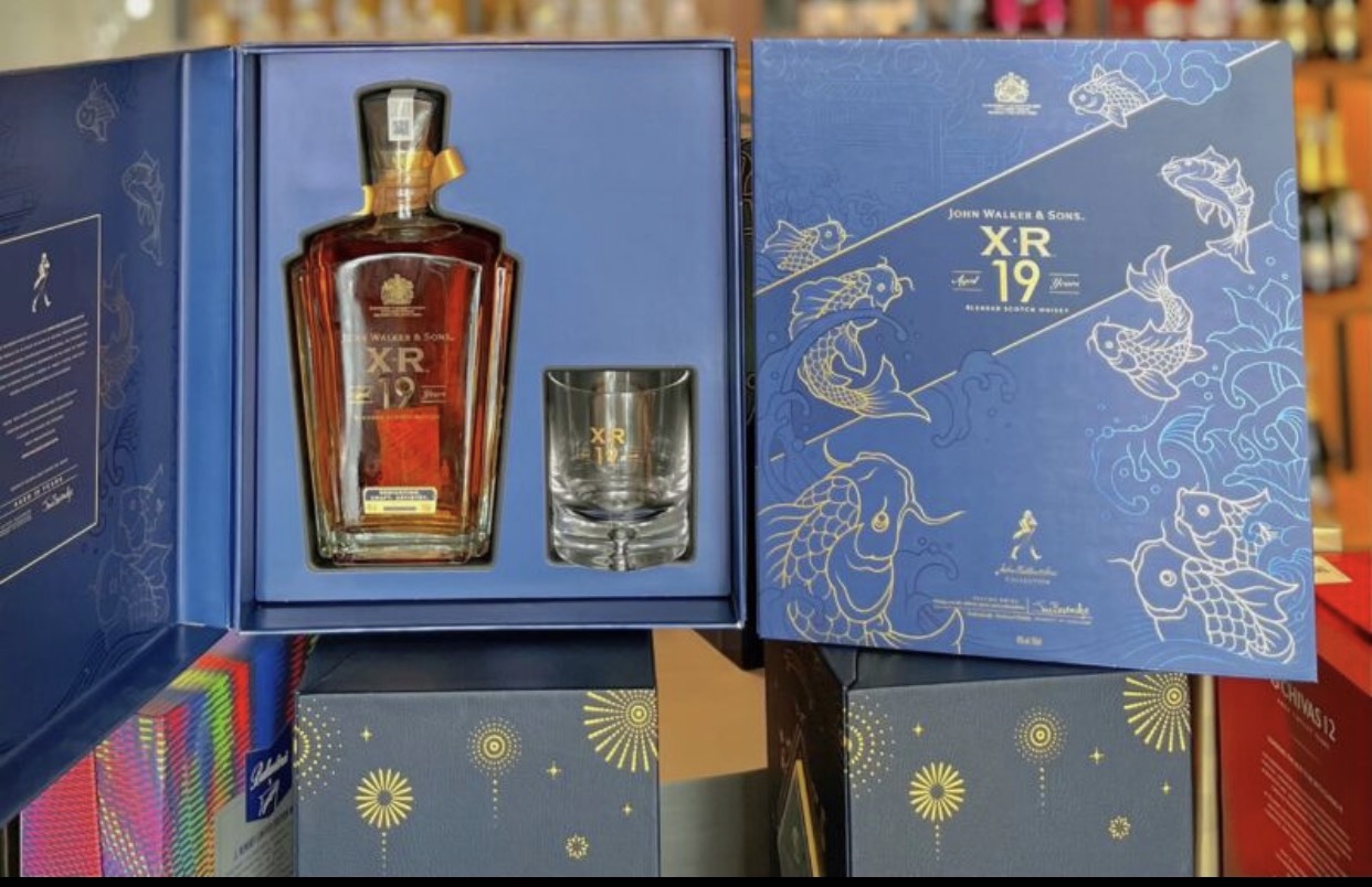 Johnnie Walker XR 19 Năm - Hộp Quà Tết 2023