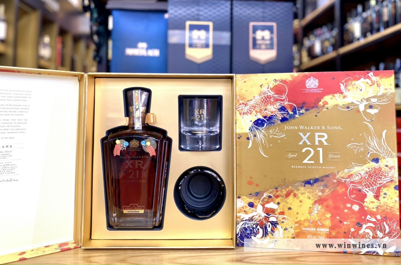 Johnnie Walker XR 21 Năm - Hộp Quà Tết 2023