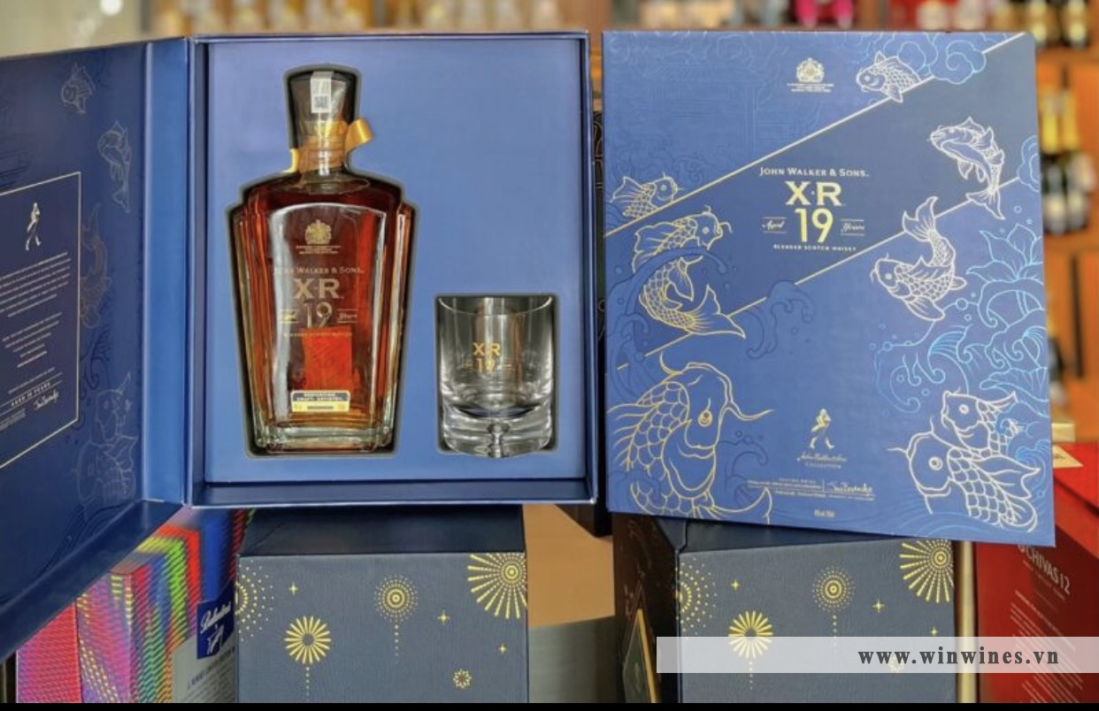 Johnnie Walker XR 19 Năm - Hộp Quà Tết 2023